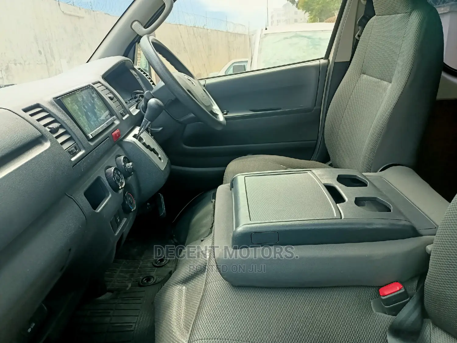 Toyota HiAce 2017 White