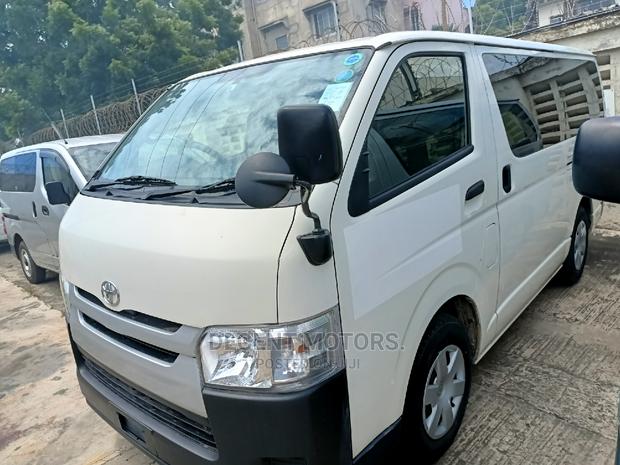 Toyota HiAce 2017 White
