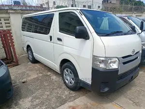 Toyota HiAce 2017 White