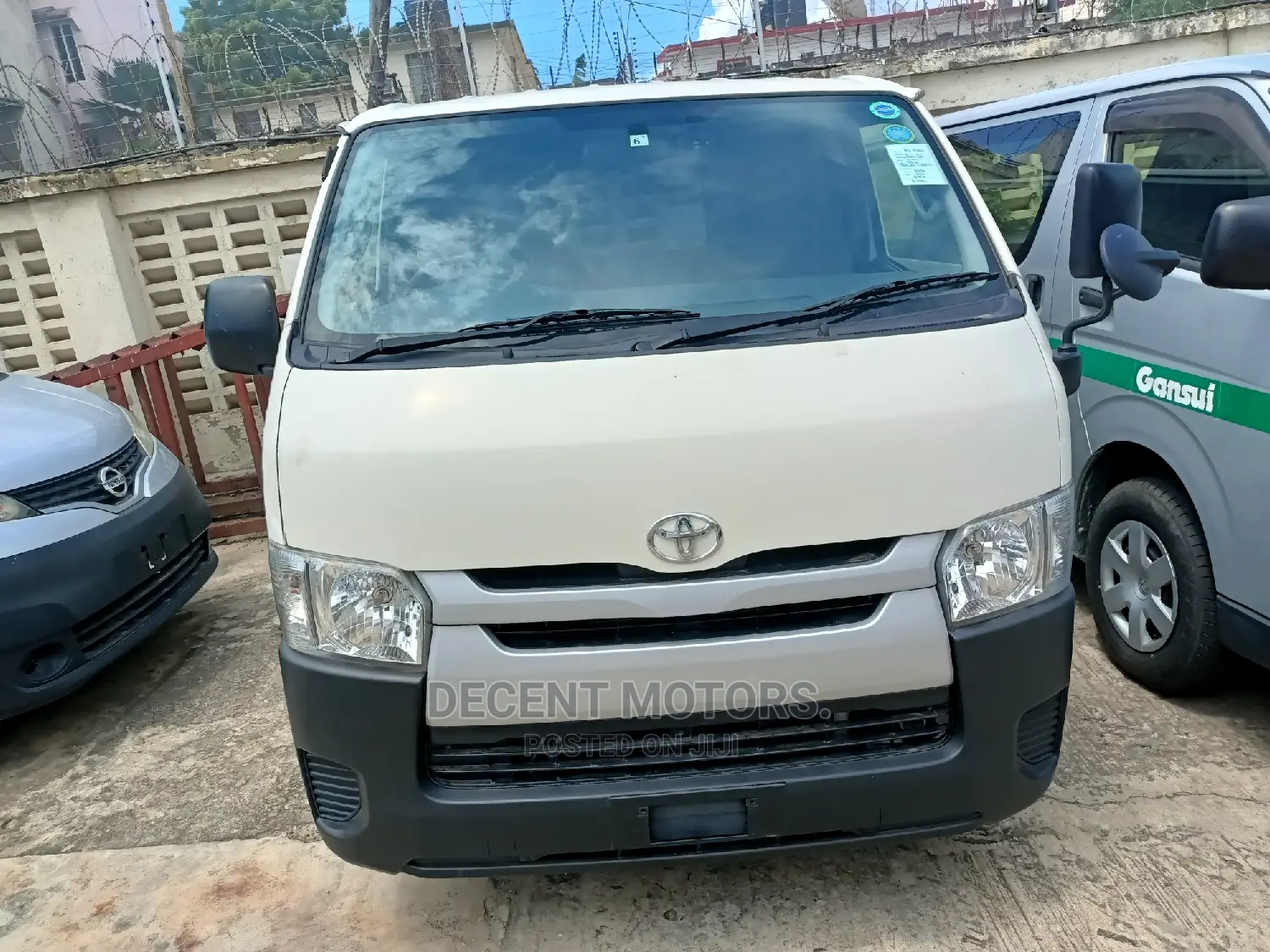 Toyota HiAce 2017 White
