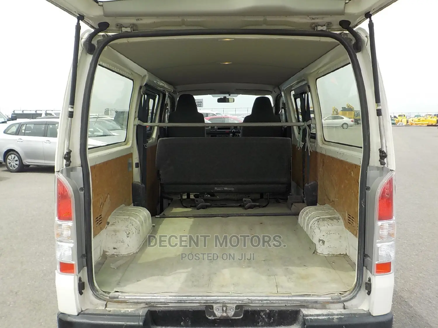 Toyota HiAce 2017 White