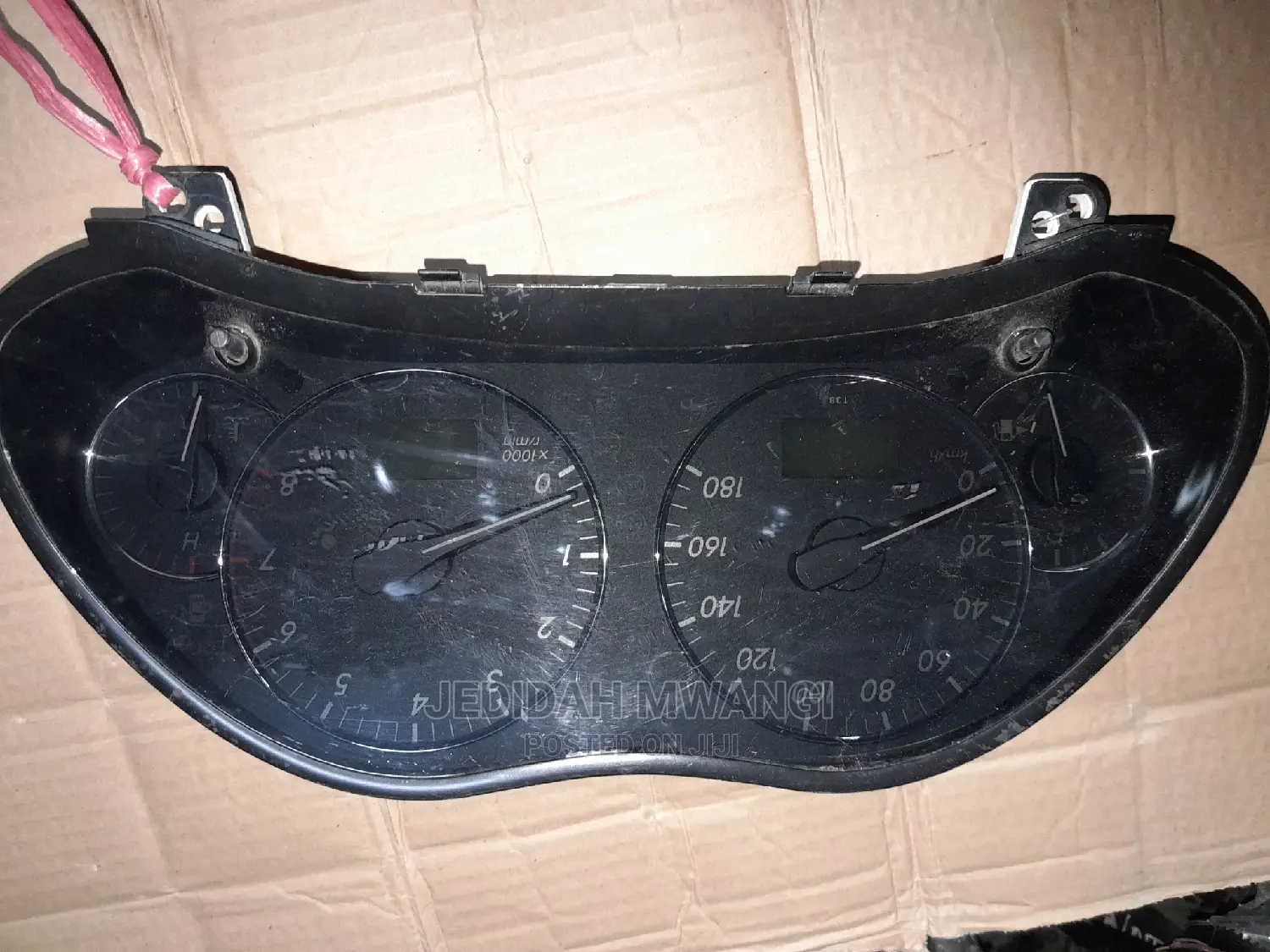 Clock Avensis