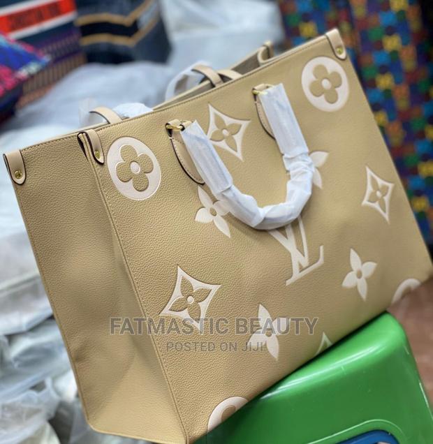 Designer Handbag LOUIS Vuitton - main view