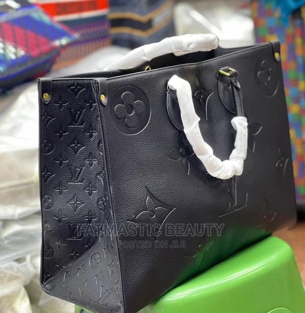 Classy LV Handbag - thumbnail 2