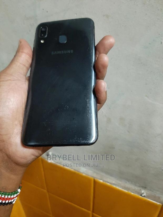 Samsung Galaxy A30 64 GB Black - main view
