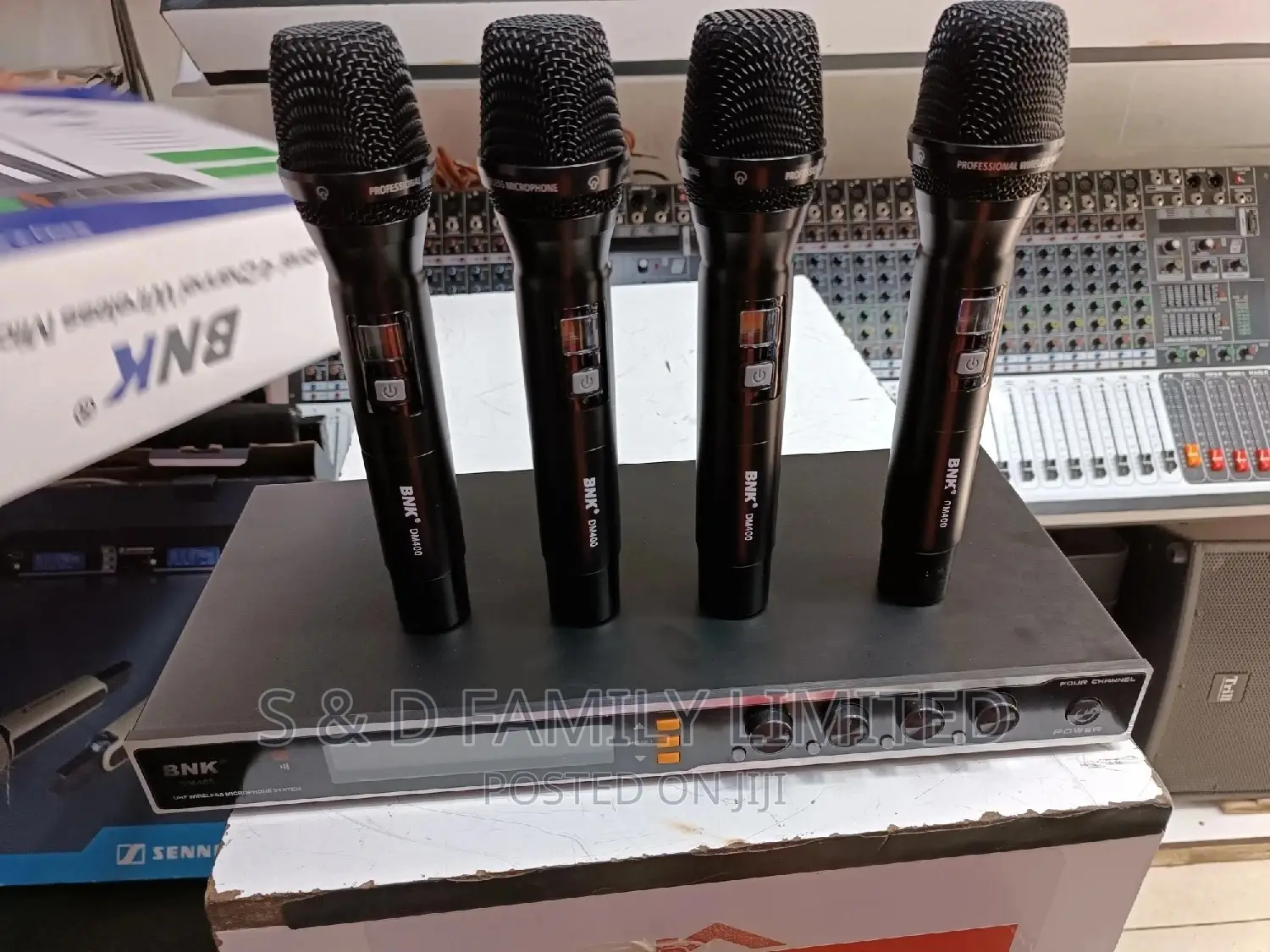 BNK DM400 4 in 1 Wireless Microphone System