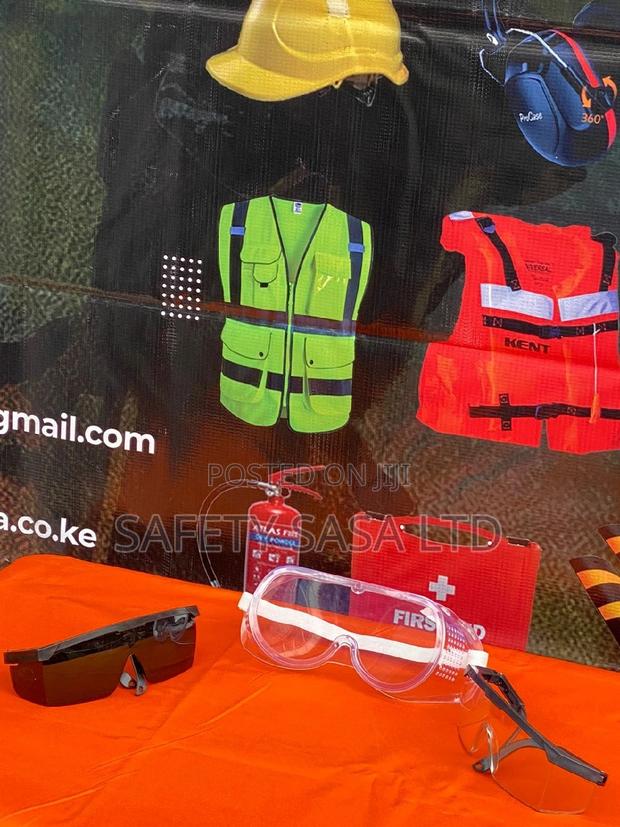 Clear Safety Goggles With Straps - thumbnail 6