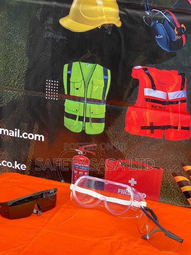 Clear Safety Goggles With Straps - thumbnail 3