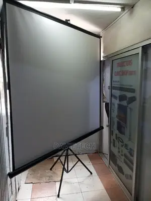 Tripod Projection Screen With Free Carrying Case