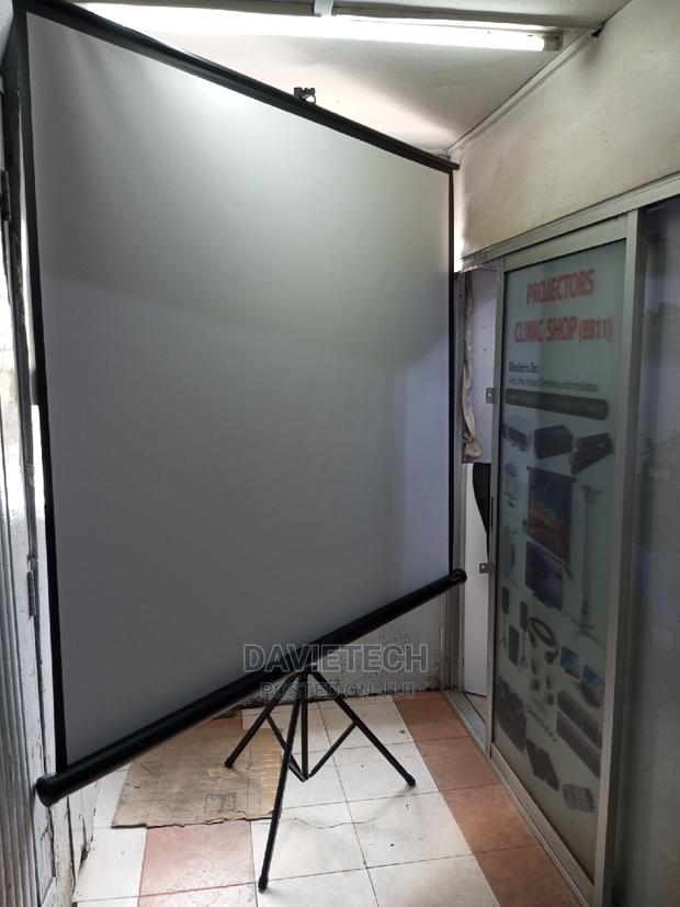 Tripod Projection Screen With Free Carrying Case - main view