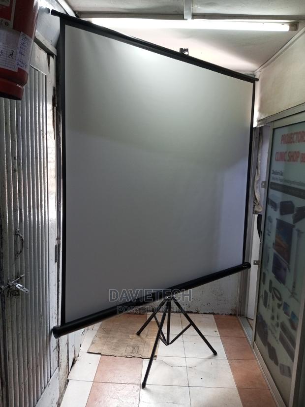 Tripod Projection Screen With Free Carrying Case - thumbnail 2