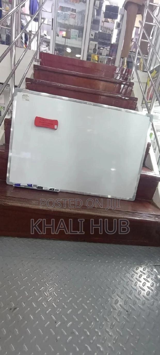 Whiteboard 900mm by 600mm Whiteboard - main view