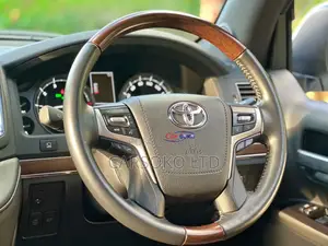 Toyota Land Cruiser 4.5 V8 VXR 2016 White