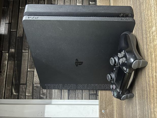 Used PS4 Slim - main view