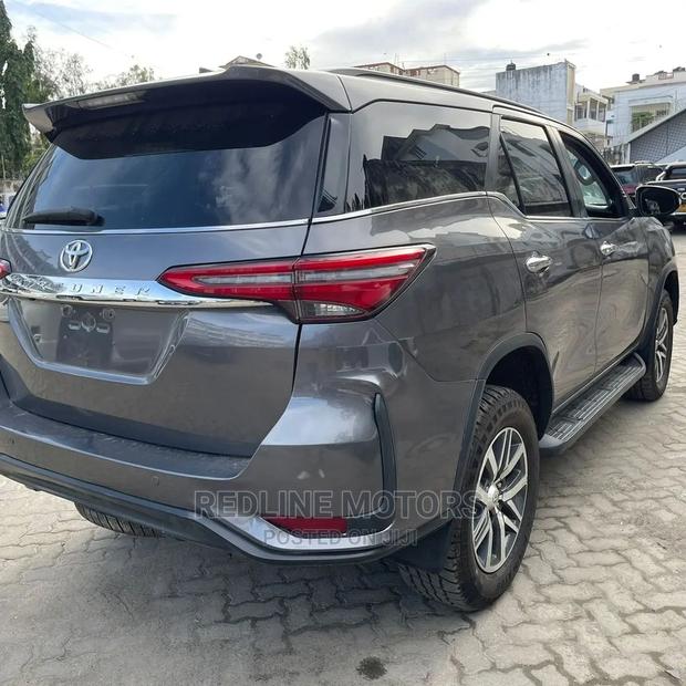 Toyota Fortuner 2016 Gray - thumbnail 7