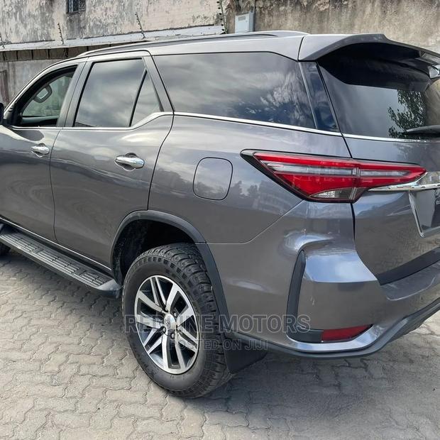 Toyota Fortuner 2016 Gray - thumbnail 5