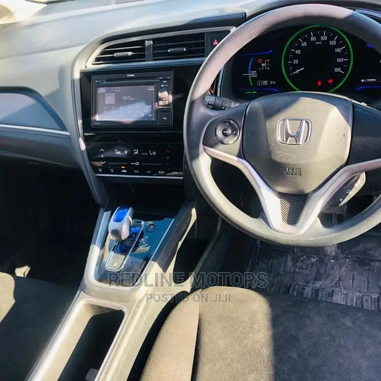 Honda Fit Shuttle 2016 Gray