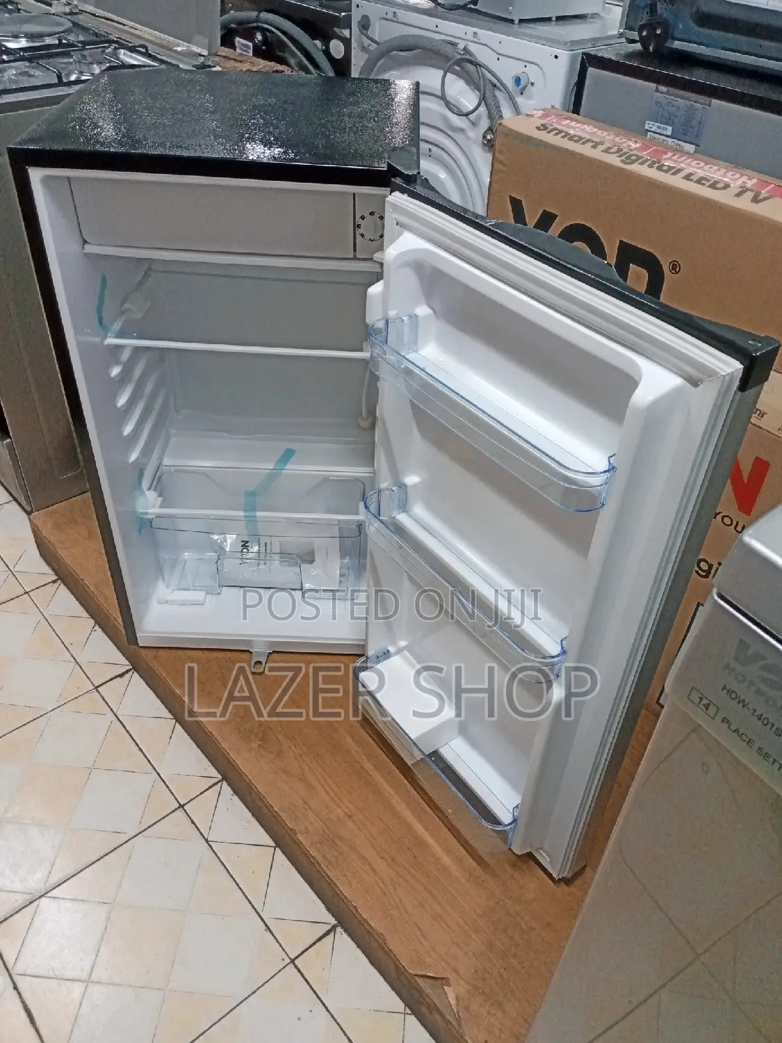 Von VARM-11DHS Mini Fridge 90L - Silver