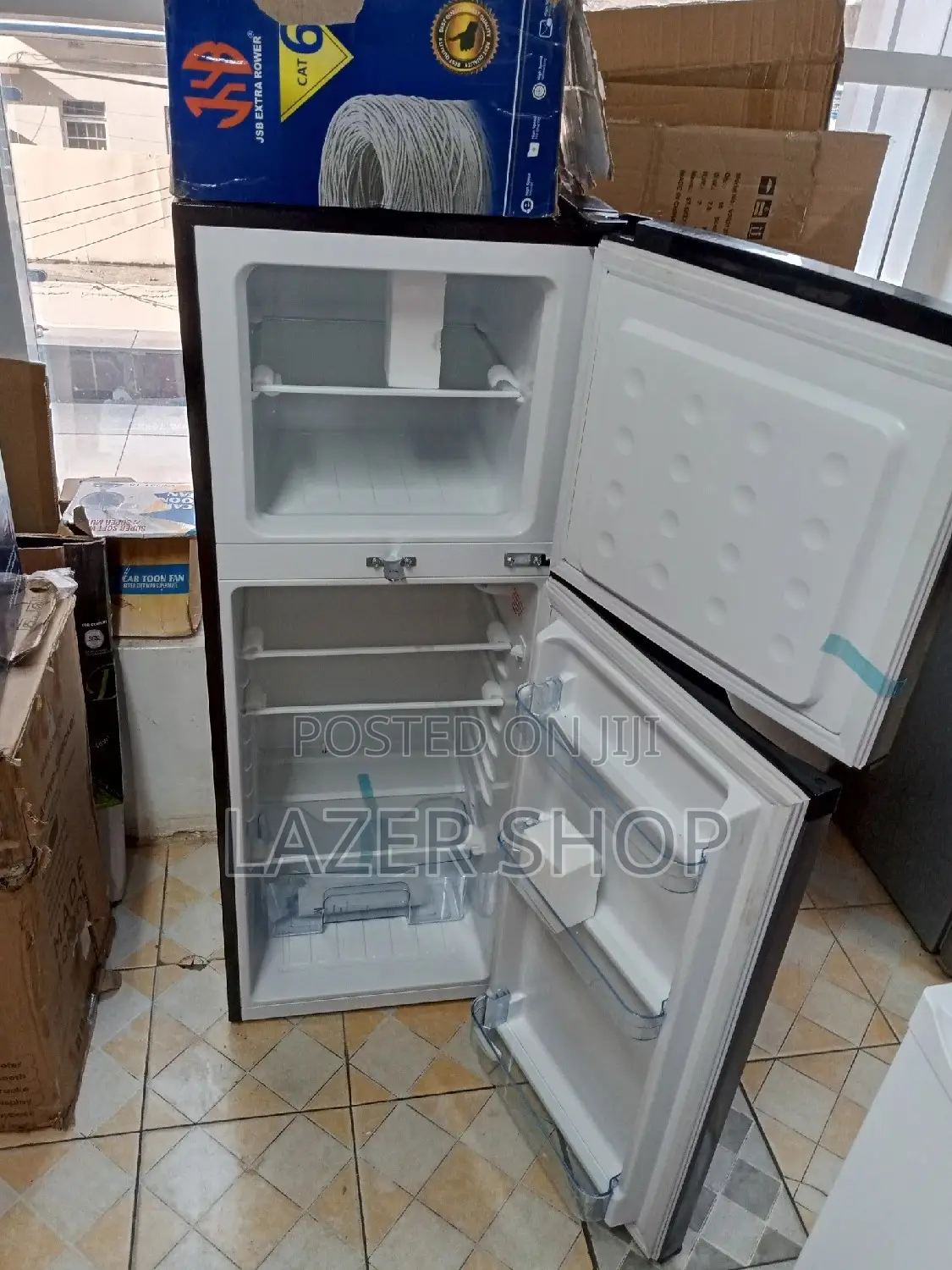 Von VART-19DHS Double Door Fridge 136L - Silver