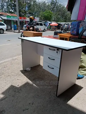 Office Desk: Office Desk