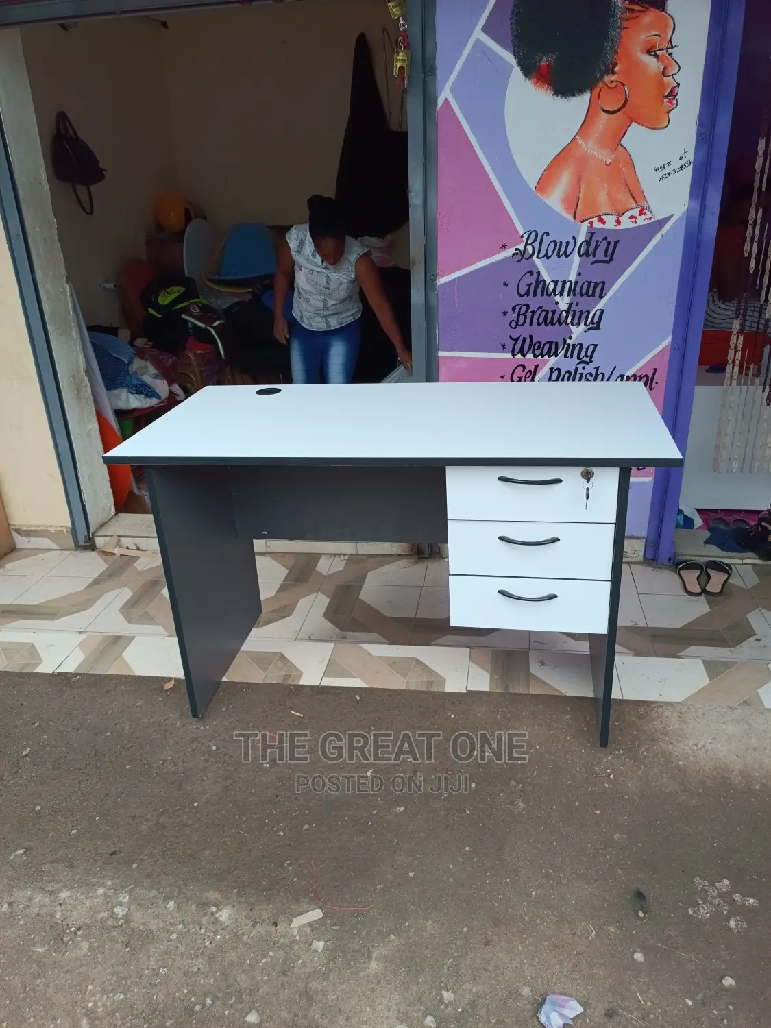 Office Desk: Office Desk