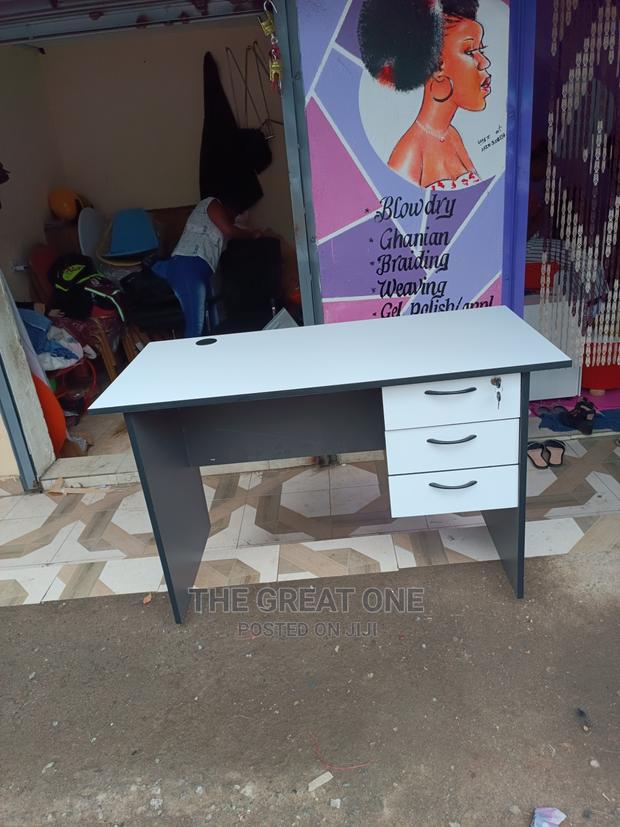 Office Desk: Office Desk