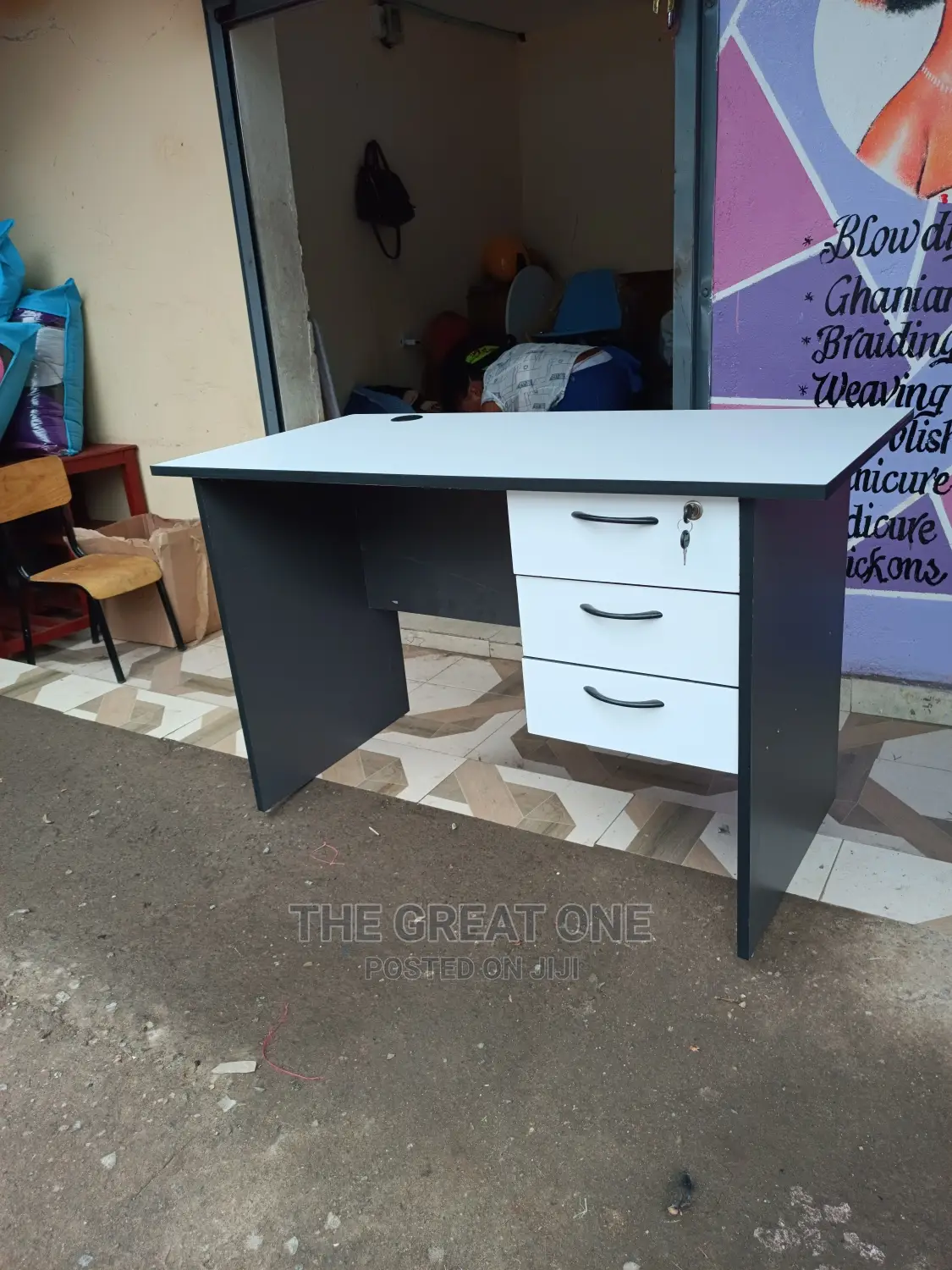 Office Desk: Office Desk