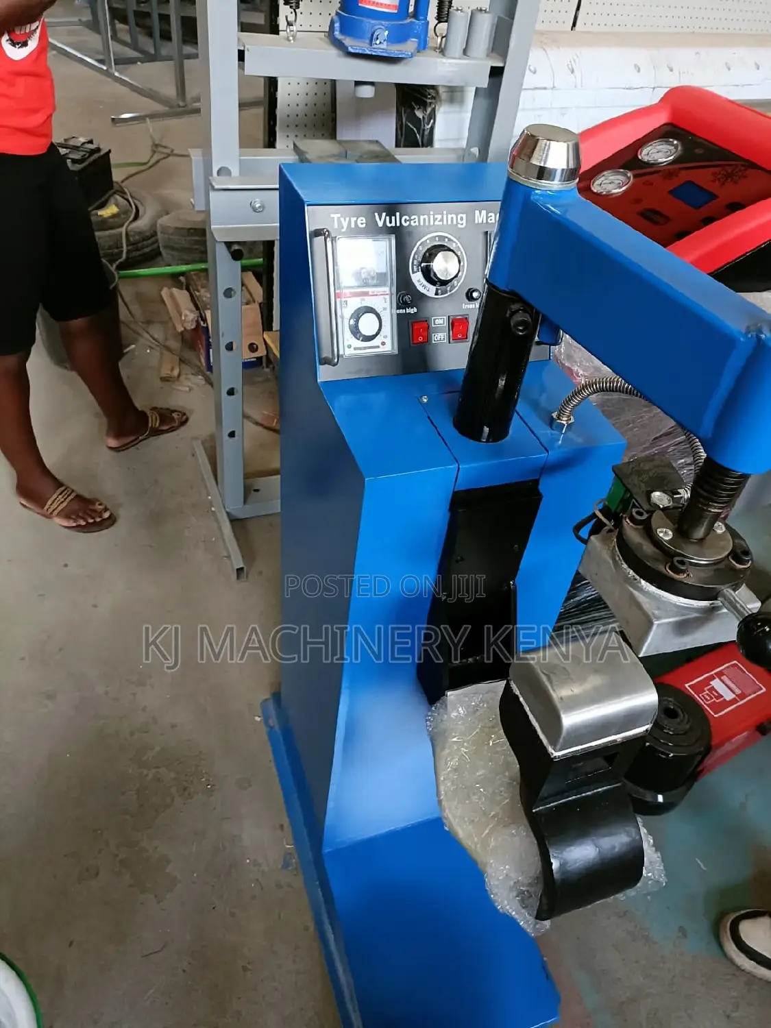 Tyre Vulcanizing Machine, Ideal for Commercial Use/Business