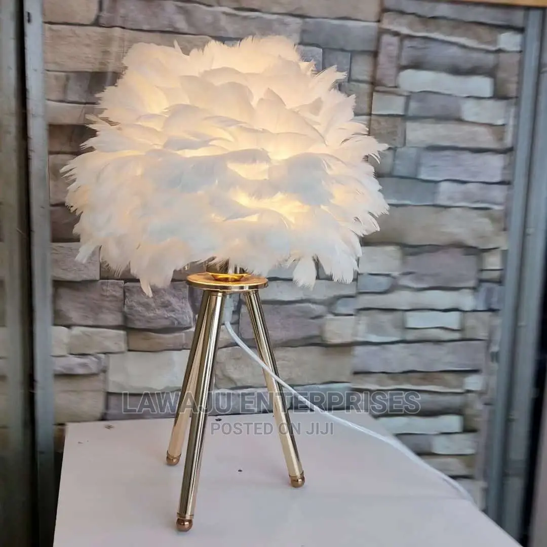 Feather Modern Table Lamp