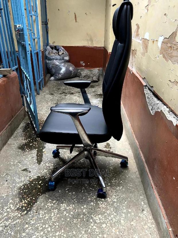 Executive Leather Chair - thumbnail 2