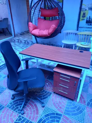 1.4m Office Desk With Movable Drawers