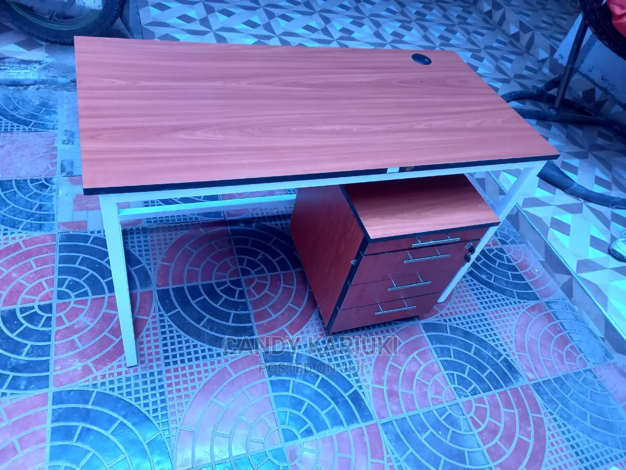 Spacious 1.4m Office Desk