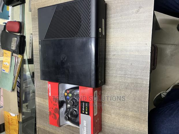 Xbox 360 E - thumbnail 4