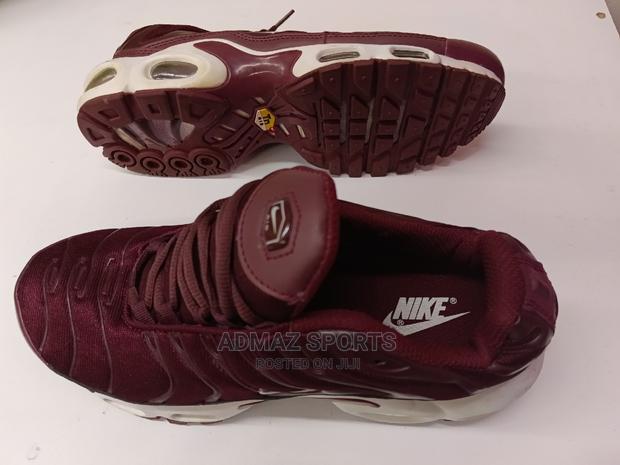 Tn Sneakers - main view