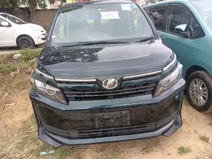 Toyota Voxy 2017 Gray