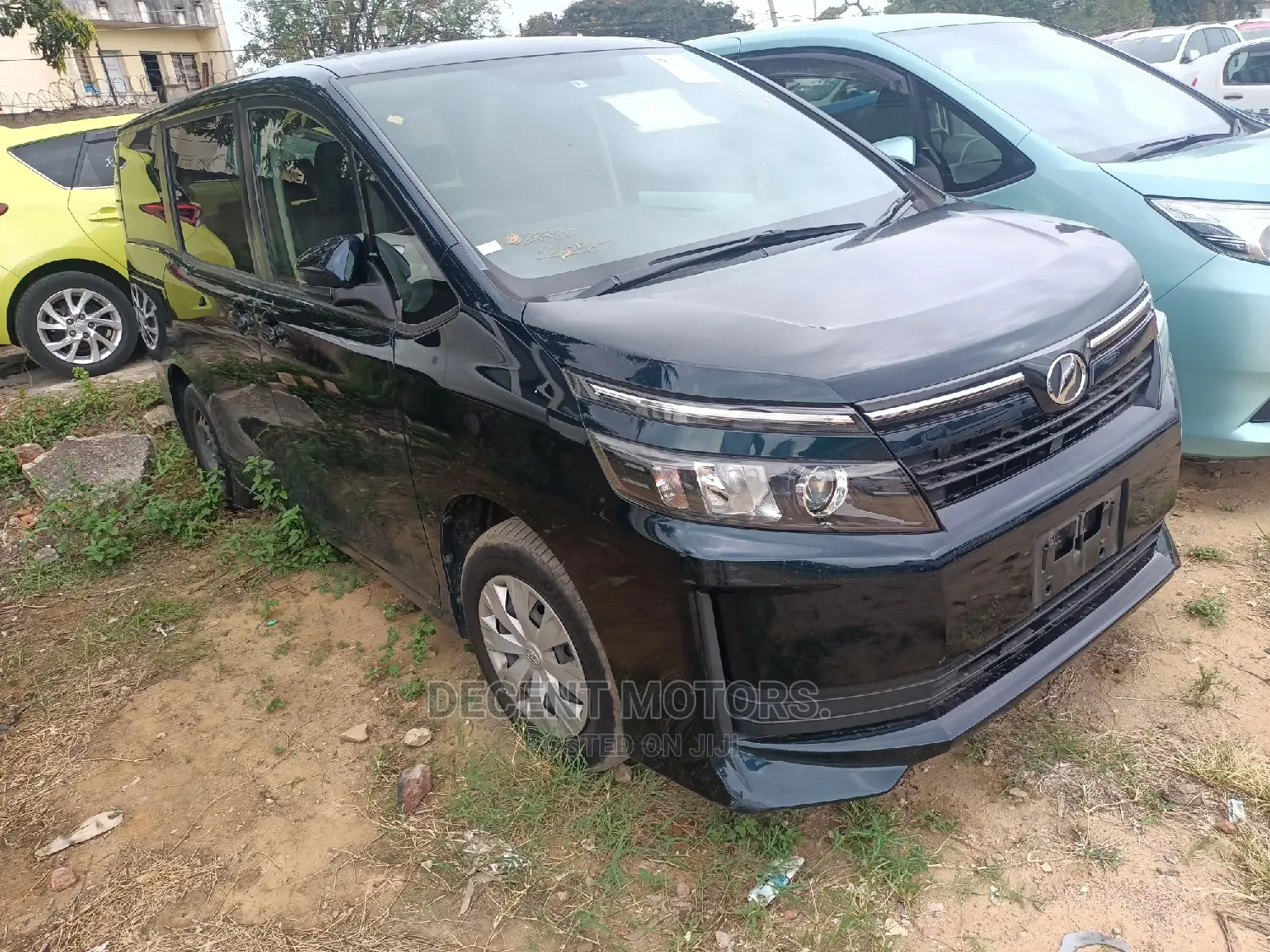 Toyota Voxy 2017 Gray