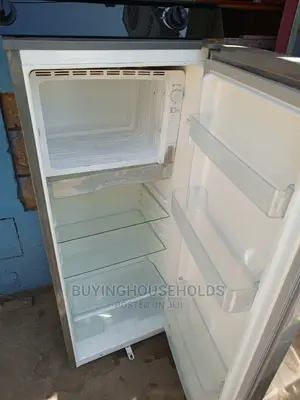 Von Hotpoint 220L Fridge