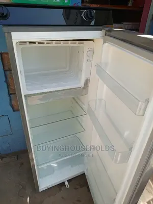 Von Hotpoint 220L Fridge