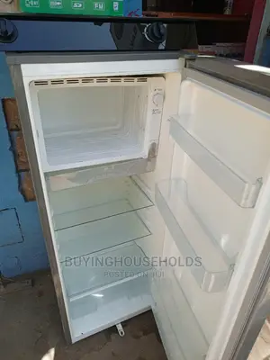 Von Hotpoint 220L Fridge