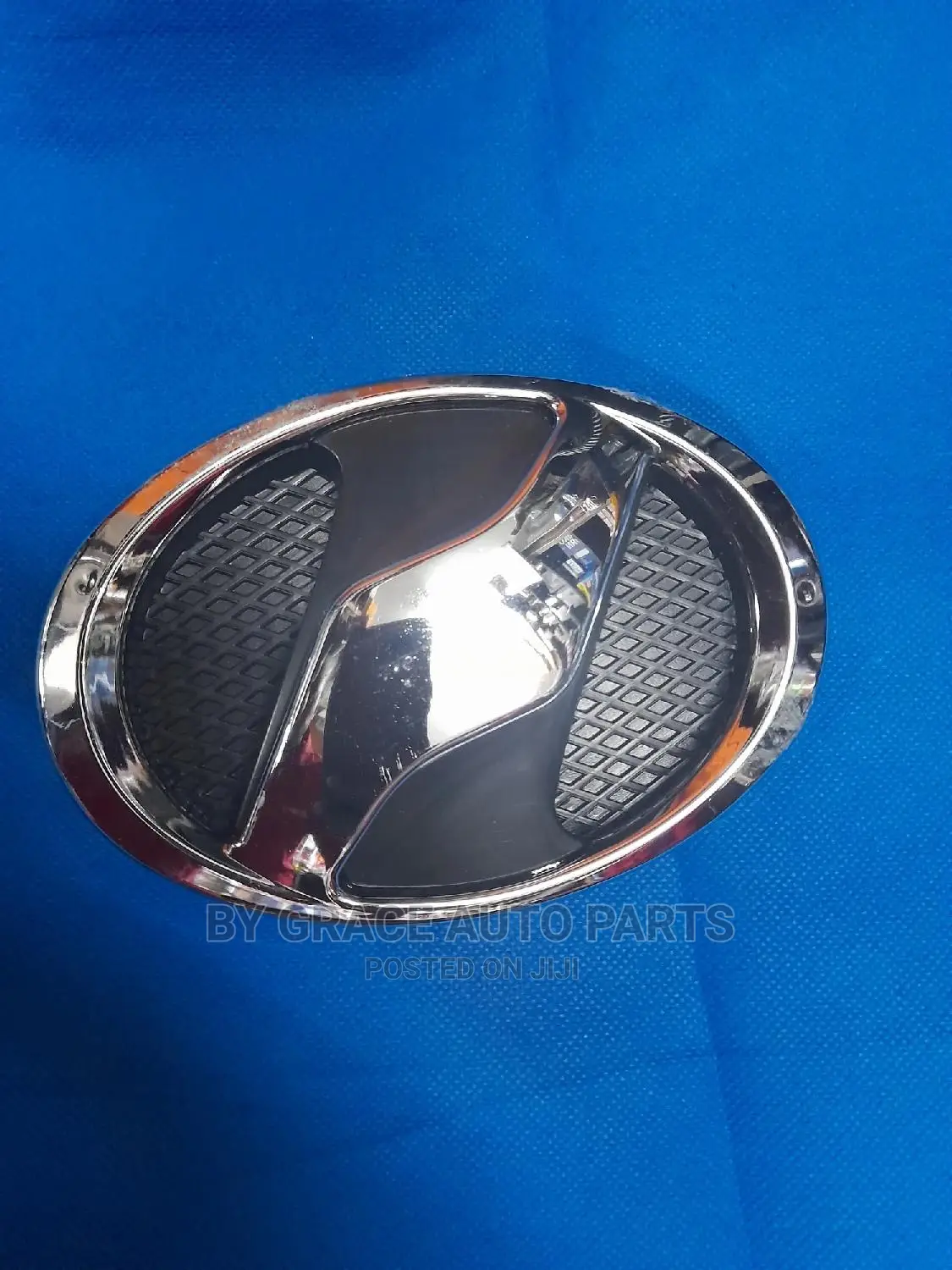 Grill Logo/Emblem For Auris And Vits.