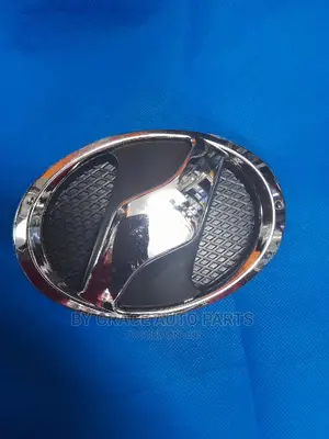 Grill Logo/Emblem For Auris And Vits.