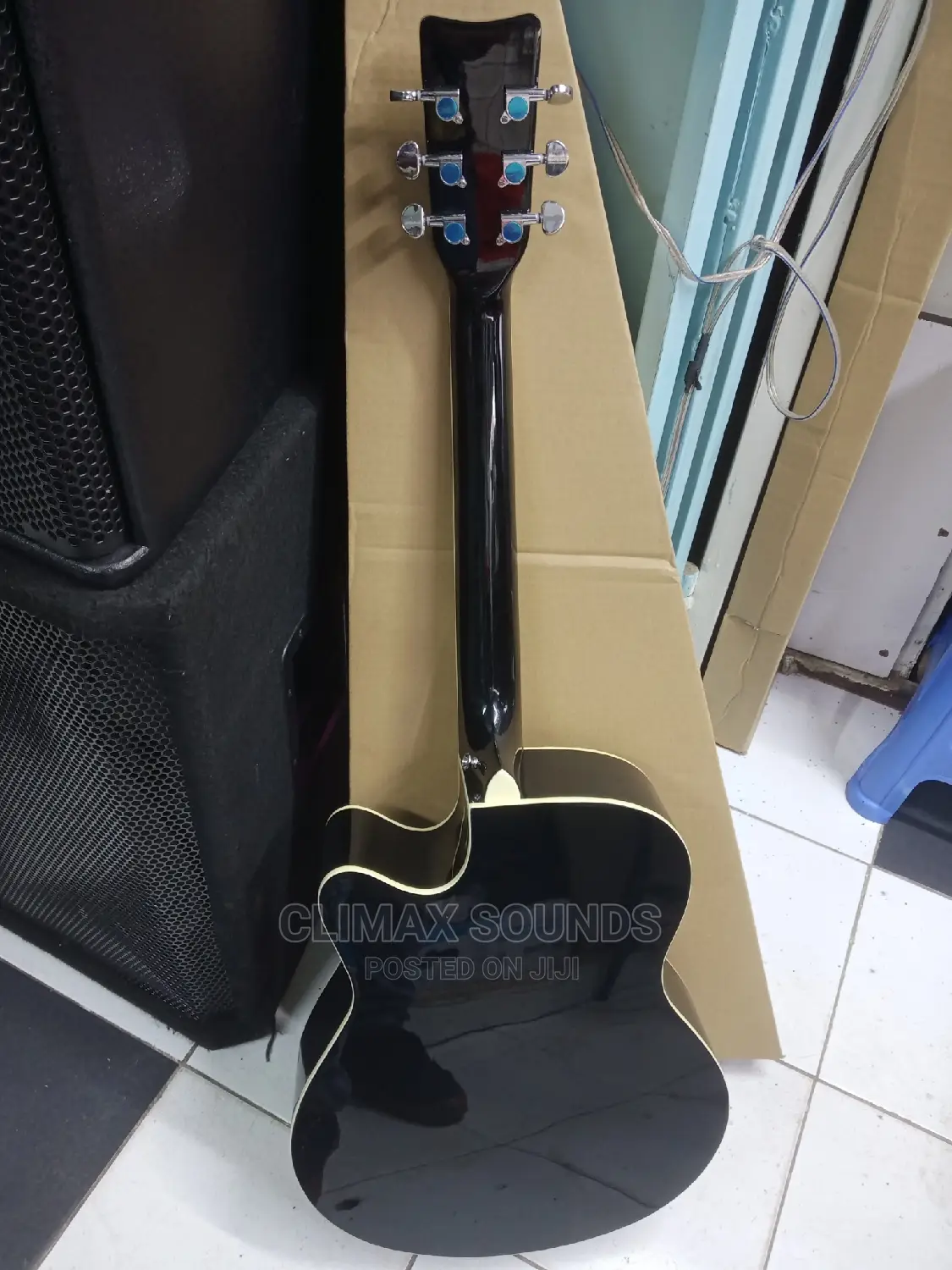 Acoustic Guitar 40