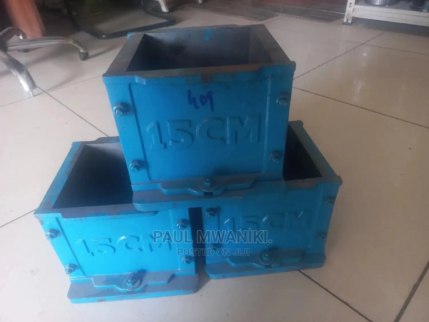 Heavy Duty Cast Iron Cube Moulds. 15cm