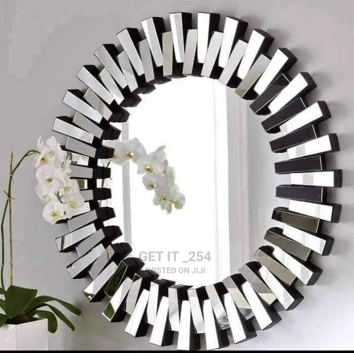 Round Cerrated Decor Mirror