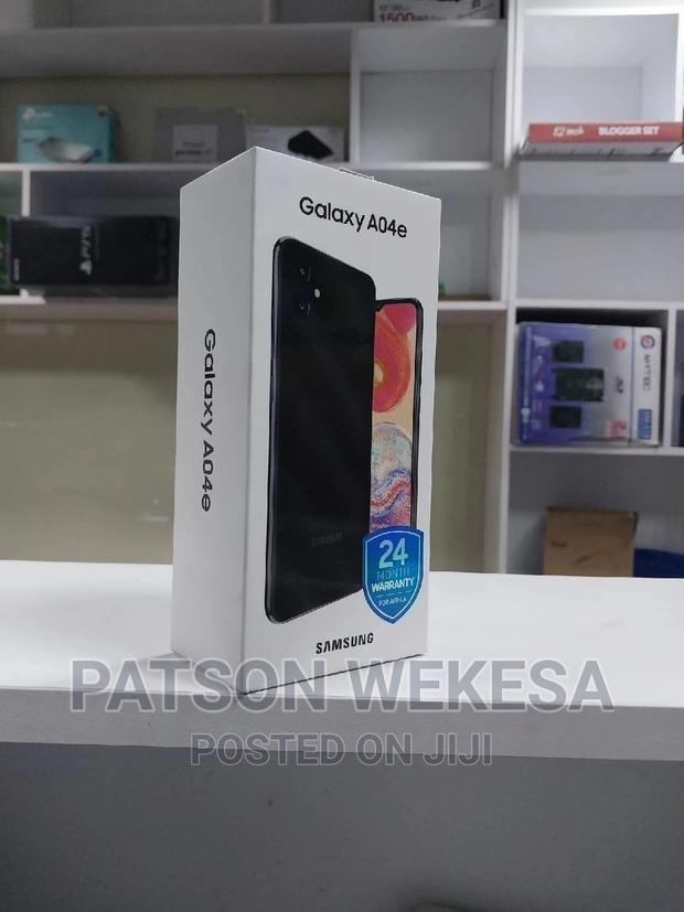New Samsung Galaxy A04e 128 GB Black - main view