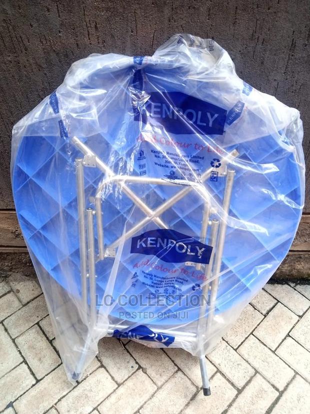 Round Plastic Tables