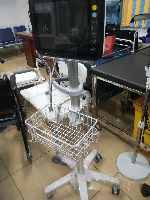 Yonker Patient Monitor With Stand