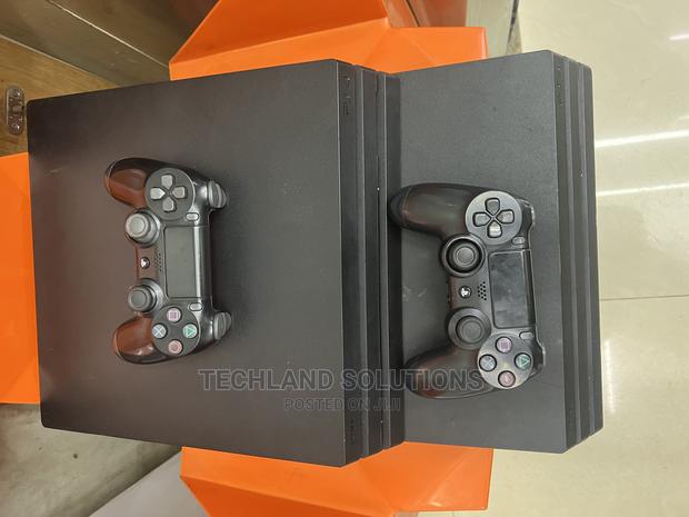 Playstation 4 Pro - thumbnail 2