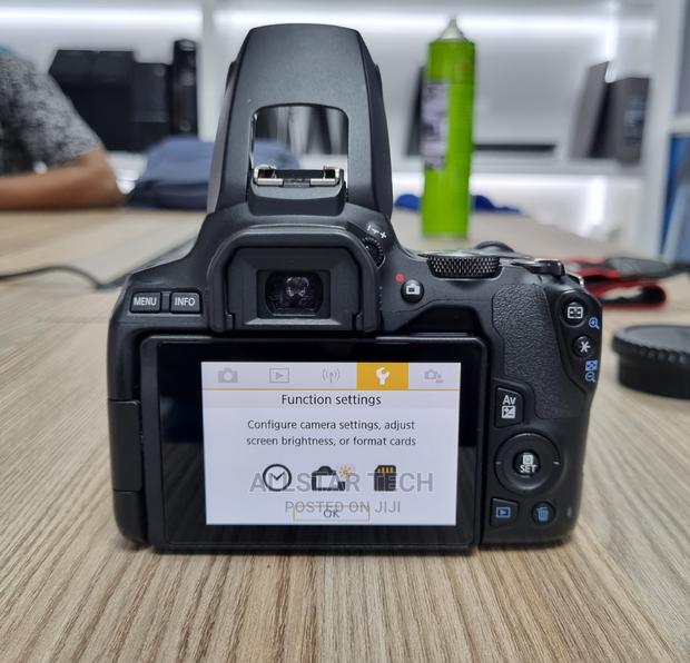 Canon EOS 250D DSLR Camera With 18-55mm Lens (Black) - thumbnail 3