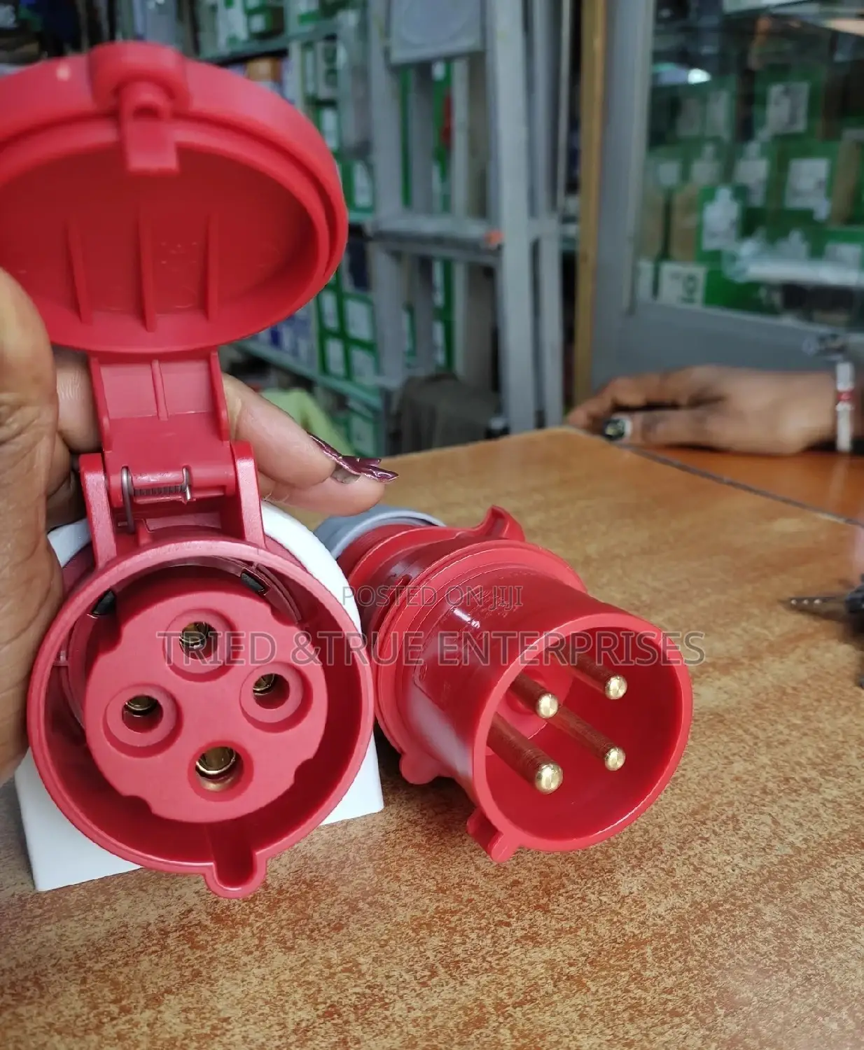 32 Amps 4pin Industrial Sockets